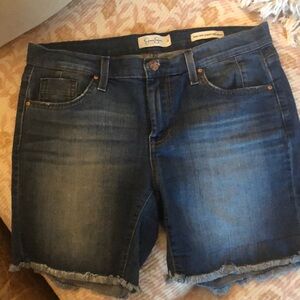 Jessica Simpson denim shorts.